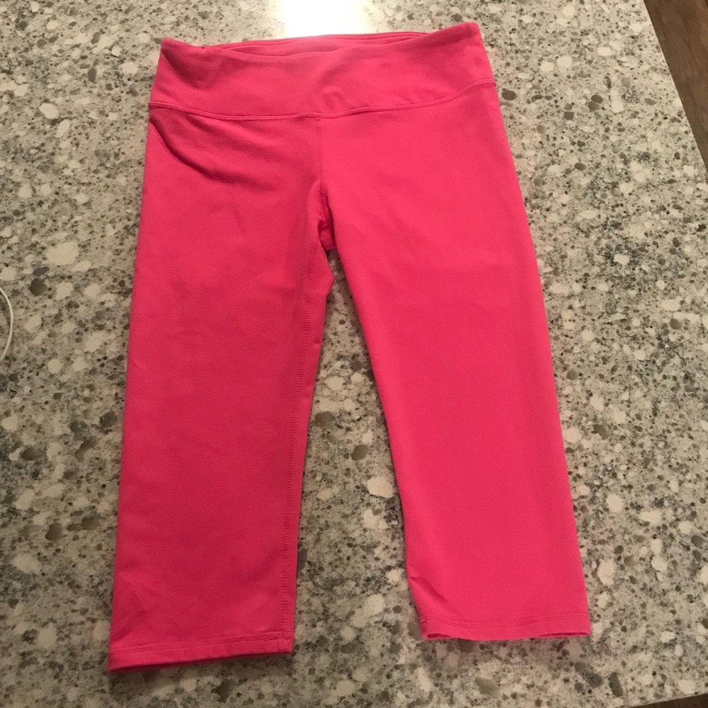 Fabletics pink cropped leggings